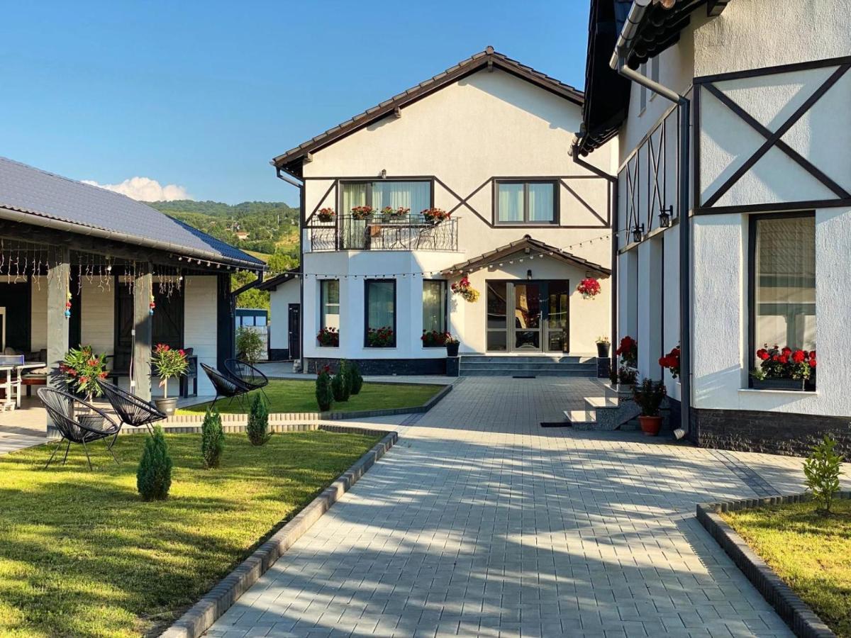 Casa Raira Hotell Barcani Exteriör bild