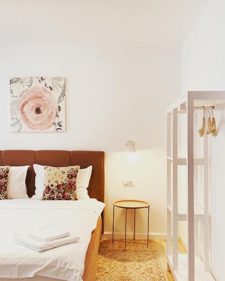 Casa Raira Hotell Barcani Exteriör bild